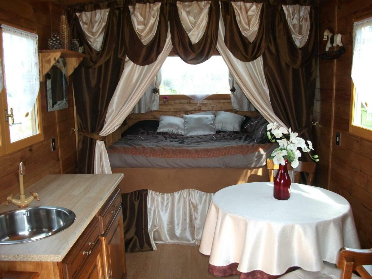 Les Roulottes Des Songes De L'Authie Bed and Breakfast Boufflers Εξωτερικό φωτογραφία